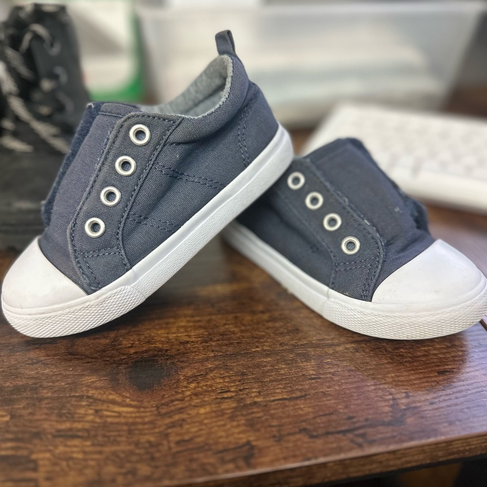 Cat & Jack 2 pairs Kids Black and Blue Shoes size 8 - Picture 2 of 8